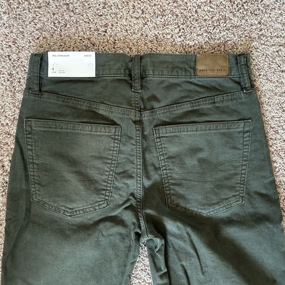 American Eagle Women’s 90s Stretch Straight Corduroy Pants Size 4 NWT - Picture 2 of 5